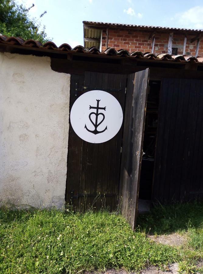 La Croix De Camargue Bed & Breakfast Oradour-sur-Glane Exterior photo